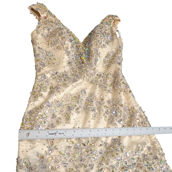 Tony Bowls Ivory V-Neck Trumpet Mermaid Beaded Gown Style number TB11606 Sz 8 - Picture 12 of 12